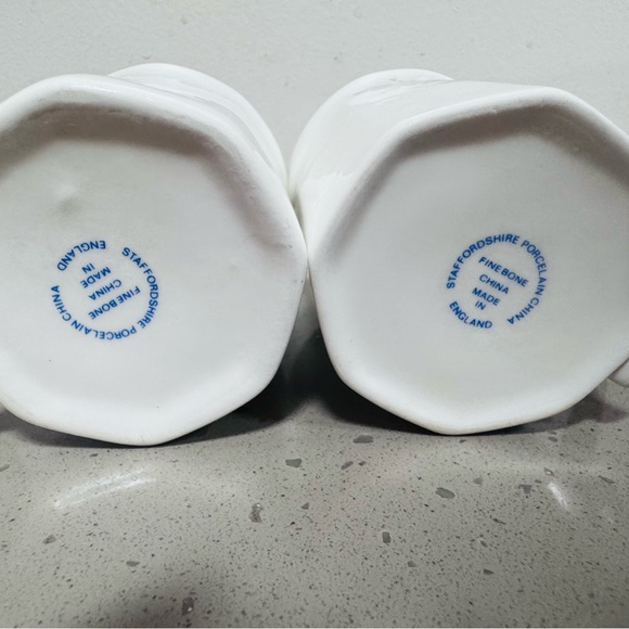 Staffordshire English Bone China Mugs, Set of 2, Pink Floral Design - Picture 4 of 5